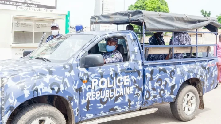 Bénin : un policier meurt après un accident survenu lors de la poursuite de voleurs à Godomey