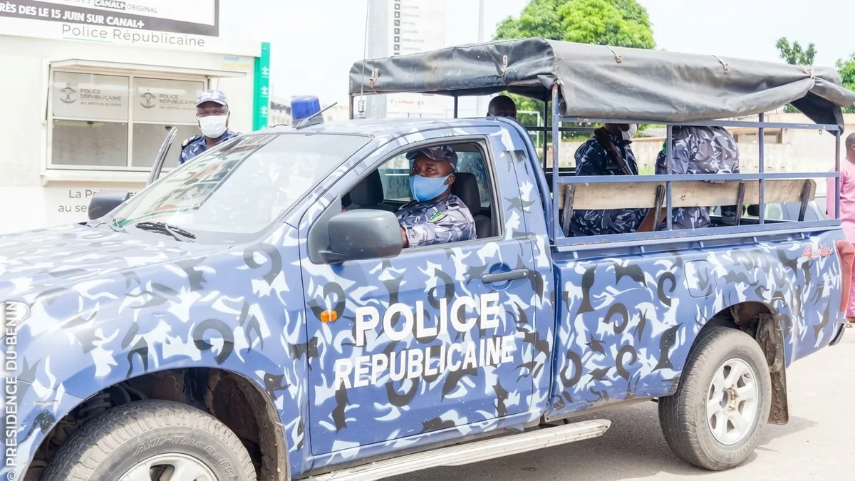 Bénin : un policier meurt après un accident survenu lors de la poursuite de voleurs à Godomey