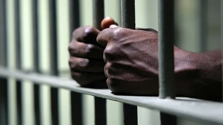 Bénin : la CRIET confirme 5 ans de prison contre un instituteur