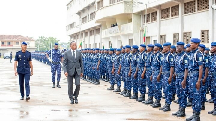 trois postes d’inspecteurs